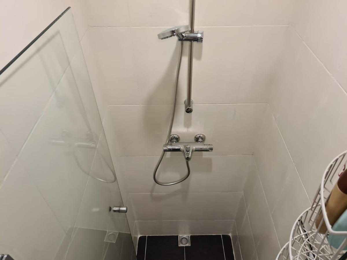 1 Bedroom 15 Min By Tram To Amsterdam Centre! Екстер'єр фото